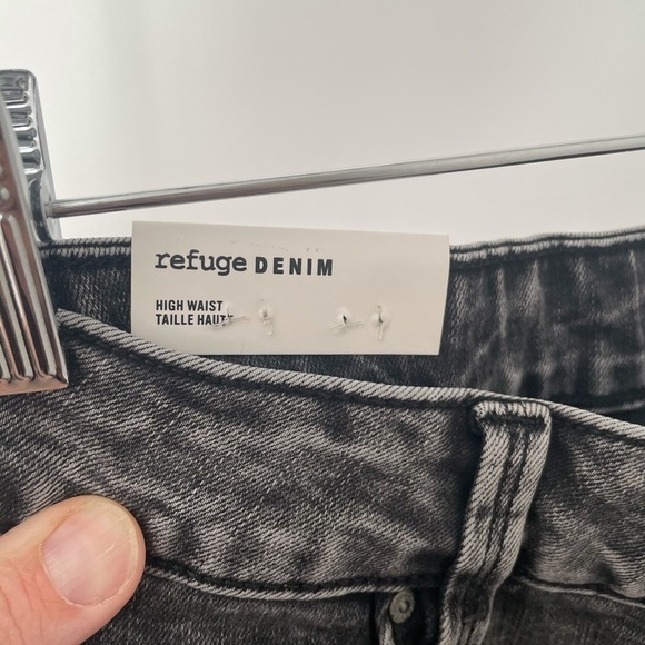 Refuge Jeans Size 15 Women’s acid wash black High Rise Pants Denim Distressed - Picture 4 of 6